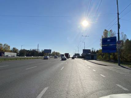 Билборд A в Киеве, Board 3x6м  вул. Велика Кільцева дорога/вул. Петропавлівська, 24, зупинка "Янтарна",  Рест-готельн. Комплекс "Верховина", Ресторан "Sim Sim", "АТЛ Автосервіс", "Сажа. Ресторація на вугіллі", ТЦ "Диамант", ПРОМЛОМБАРД "Скарбниця", 1+610км, праворуч - №15 , в фото 1