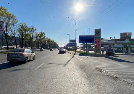 Билборд A в Киеве, Board 3x6м  вул. Велика Кільцева дорога/вул. Петропавлівська, 10, поворот на вул. Жовтнева - "Меблеве містечко", ТЦ "БудМайдан", "Епіцентр К", біля в’їзду до АЗС  «Amic», км 1+765 праворуч - №7 -  в напрямку Жулянського шляхопроводу, Одеської пл. фото 1