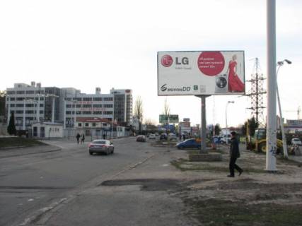 Билборд A в Петропавловской Борщаговке, Board 3x6м  вул. Велика Кільцева /поворот на вул. Соборна, 2, поруч с\м "NOVUS", "Аптека Доброго Дня",  "Дверна та меблева фурнітура", навпроти  "База Автозвука", АЗС "КЛО", "Борщ Кафе", в бік Пет. Борщ фото 1