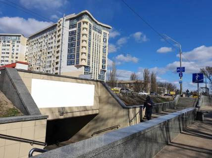 Нестандарт A в Киеве, 2.5x1.5  просп. Берестейський (Перемоги) – Нивська вул. (Невська), зупинка, в напрямку центру, ліва – ст. м. Нивки фото 1