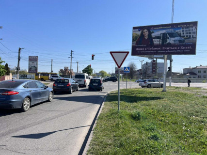 Билборд A в Новосёлках, Board 3x6м  вул. Машинобудівників/ вул. Київська, перед перехрестям, поруч Церква, "Трактир Застава", Садочок "Коцик", дороги Чабани-Новосілки-Хотів фото 1