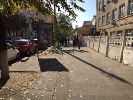 Ситилайт A в Киеве, Сity 1.8х1.2м  вул. Іллінська, 3/7, поруч "Клінічна лікарня №15", Університет "Академія Плюс", Бизнес-центр "ILLINSKY", "Аптека №24", "VIP-відділення ПриватБанку", "Офіс Ради Європи в Україні", "АХА страхування", "Radisson Hotel Podil City Centre", в бік вул. фото 1