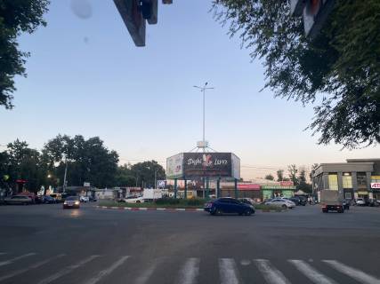 Білборд A у Боярці, Board 3x6м  Михайлівська площа, круг, вул. М. Грушевского, 30/вул. Хрещатик/вул. Залізнична/вул. Шевченка/вул. Молодіжна, ЖД Переїзд, поруч "ФОРА, "АТБ-Маркет", Аптека НЦ, Ринок Фото 1