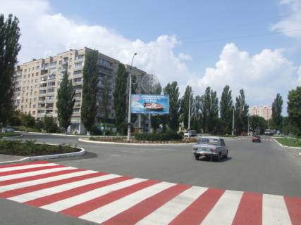 Билборд A в Вышгороде, Board 3x6м  вул. Шолуденка/ вул. Мазепи, клумба, поруч "Укргазбанк", "Ощадбанк", Аптека "Доброго Дня", Магазин "Мрія", С/м "Коло Дому", "ПриватБанк", "Сінево", "Вишгородська центральна районна Бібліотека", в напрямку на Петровці фото 1