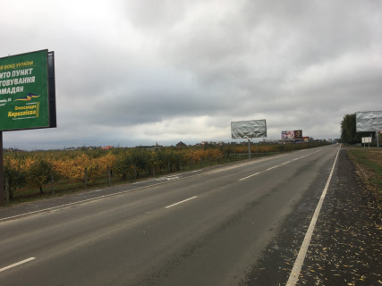 Билборд B в Новосёлках, Board 3x6м  вул. Садова/вул. Приміська, перехрестя, ЖК "Софія Нова", перед поворотом на "Сади",  "Автомайстерня", Кав'ярня "Zepa Bar", перед поворотом в сад,  узбіччя дороги Чабани-Новосілки, із Києва фото 1