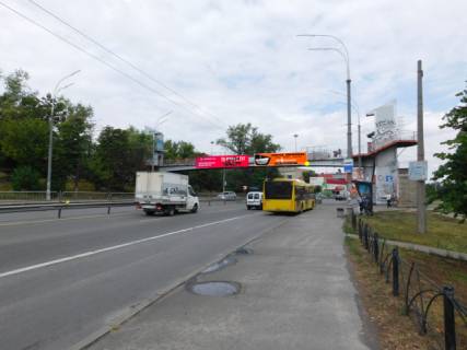 Билборд A в Киеве, 8x2  Воскресенський (Перова б-р) проспект. надземний пішохідний перехід, до просп. Романа Шухевича (Генерала Ватутіна) фото 1