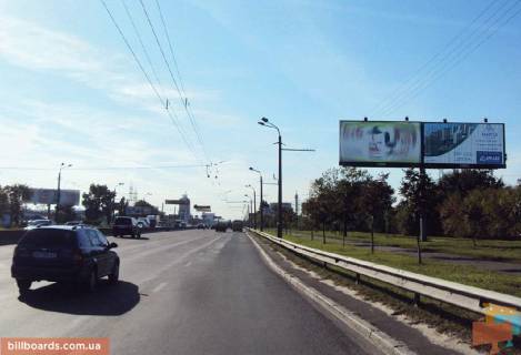 Призма  в Киеве просп. Степана Бандери (Московський), в сторону Почайна (колишня Петрівка), левый, в центр - 57475 фото 1