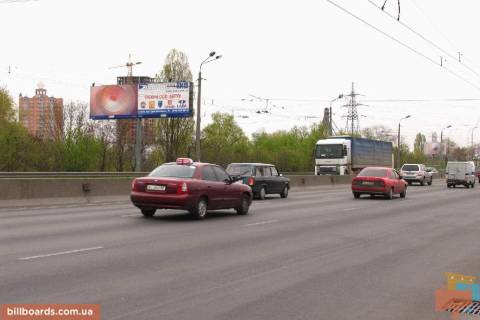 Билборд  в Киеве просп. Степана Бандери (Московський), со стороны Почайна (колишня Петрівка), правый, из центра фото 1