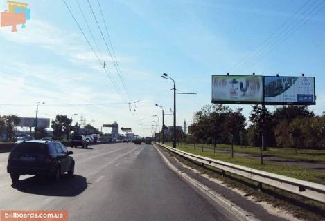 Призма  в Киеве просп. Степана Бандери (Московський), в сторону Почайна (колишня Петрівка), правый, в центр - 38578 фото 1