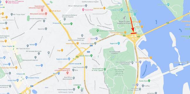 Нестандарт A в Киеве, 8x2  Шляхопровід А на перетині Миколи Міхновського бульвар (Дружби Народів бульвар) та Наддніпрянського шосе (від ст.м. Дніпро) до Південного мосту, праворуч схема