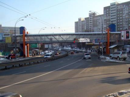 Нестандарт A в Киеве, 8x2  Міст пішохідний по Миколи Голего вул. (Лебедєва-Кумача). в напрямку ж / д ст. "Караваєві дачі" фото 1