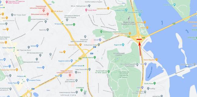 Нестандарт B в Киеве, 8x2  Шляхопровід Наводницький на перетині Миколи Міхновського бульвар (Дружби Народів бульвар) та Набережним шосе, в напрямку центру (ліворуч) схема