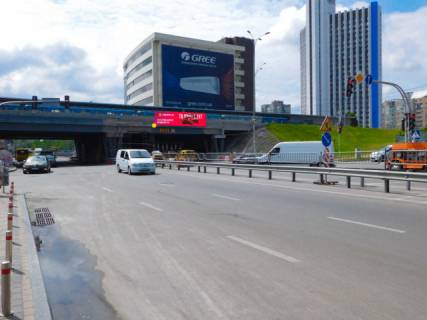 Билборд A в Киеве, 8x2  Митрополита Андрея Шептицького вул. (Луначарського)., біля Броварського пр., ст.м. `Лівобережна`, до метро фото 1