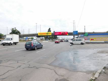 Билборд A в Киеве, 8x2  Шляхопровід трамвайний через просп. Романа Шухевича (Генерала Ватутіна) на перетині вул. Кибальчича та Закревського, від центру (праворуч) фото 1