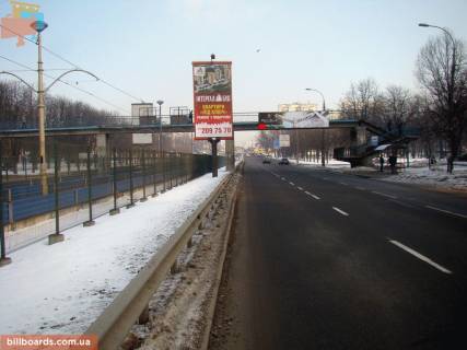 Нестандарт  у Києві Мост пешеходный через линию скоростного трамвая возле кинотеатра "Лейпциг" в центр Фото 1
