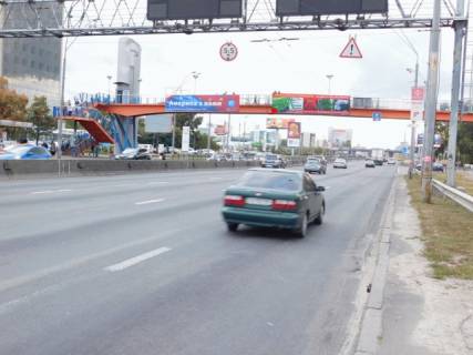 Нестандарт A в Киеве просп. Степана Бандери (Московський) / Йорданська вул. (Лайоша Гавро). надземний пішохідний перехід, в центр фото 1