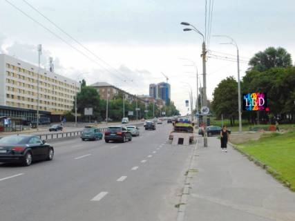 Видеоборд A в Киеве, 3,14x2,32  Миколи Міхновського бульвар (Дружби Народів бульвар).  4/6, рух в напрямку від Либідська площа (Дзержинського пл.) - 617868 фото 1