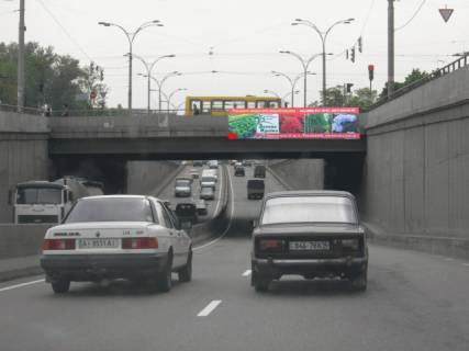 Нестандарт A в Киеве, 8x2  Теліги О. вул., біля Щусєва вул., поруч ст.м. Дорогожичі, до ст.м. Шулявська фото 1