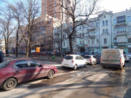 Скроллер B в Киеве Бульварно-Кудрявська вул. 15 навпроти - 183927 фото 1