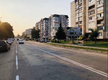 Билборд A в Новояворовске вул.Бандери 19 (Магазин 1000 дрібниць) фото 1