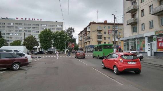 Нестандарт A в Житомире майдан Перемоги, 6 (готель Житомир) фото 1