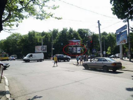 Билборд A в Ивано-Франковске, 6х3  Галицька - вул. Василіанок нижній фото 1