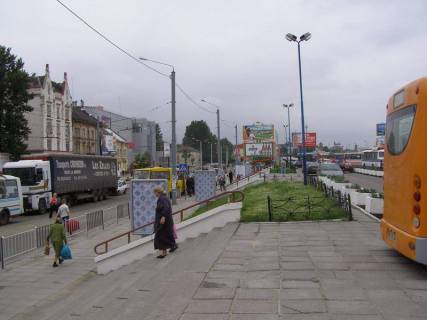 Білборд, Бігборд (Борд)  A у Львові Городоцька К1 (Приміський вокзал, напроти Привокзальний ринок ст. А ніжній№2) Фото 1