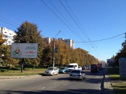 Билборд B в Львове, 6x3  Мазепи Гетьмана вул., 17 (АТБ-Маркет, Аптека D.S.), в напрямку Грінченка вул. фото 1