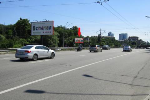 Билборд B в Киеве, 5.7x2.8  просп. Берестейський (Перемоги). 57 напроти (ст. М. Берестейська, KIA motors, Музей-майстерня, УкрСібБанк, АЗС "Glusco" ), в напрямку центру фото 1