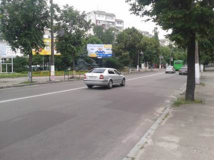 Билборд B в Житомире Короленка майдан, 5 (музей В.Короленка, кафе "Тиса", ТОВ "ТЕТЕРІВ",  ЗОШ №6, Поштове відділення «Укрпошта» № 3), в напрямку Визволення площа фото 1
