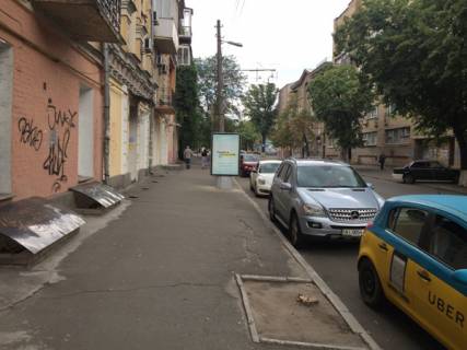 Сiтiлайт B у Києві, 1.2x1.8  Волоська вул., 28/40 (Банк Ощадбанк, кафе Портер Паб 2), в напрямку від вул.Верхній Вал Фото 1