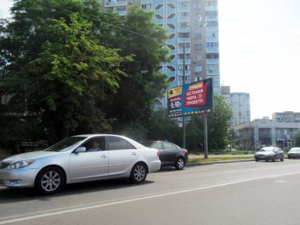Білборд, Бігборд (Борд)  B у Києві, 6x3  Лісківська вул. 12 (Ощадбанк, ЖК Район, Аптека Доброго Дня), в напрямку Оноре де Бальзака вул. Фото 1