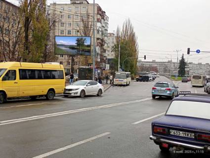 Билборд B в Киеве, 6x3  Юри Гната вул.,9 (ТЦ "Квадрат", ТЦ "Дитяча Країна",кінотеатр "Лейпциг", Сільпо, Велика кишеня, Ельдорадо), в напрямку просп. Леся Курбаса (50-річчя Жовтня) фото 1