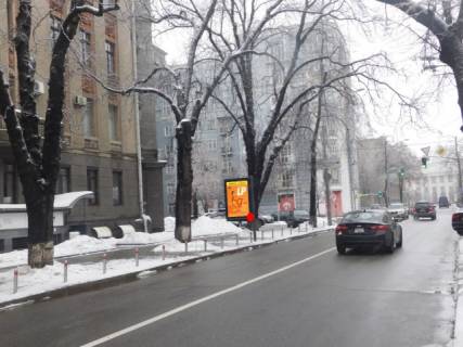 Скроллер B в Киеве Шовковична вул., 8/20 (Театр “Золоті ворота”), в напрямку Інститутська вул. - 182727 фото 1