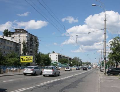 Білборд, Бігборд (Борд)  B у Києві, 6x3  Воскресенський (Перова б-р) проспект., 11 (Промінвестбанк, Укрсиббанк, Альфа Банк, ТРЦ Квадрат NEO), на зупінці, в напрямку просп. Романа Шухевича (Генерала Ватутіна). Фото 1