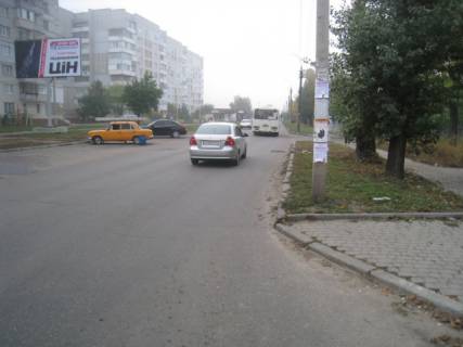 Билборд B в Черкассах, 6x3  М. Залізняка вул. (Громова вул)., 29/2 - Кооперативна вул., (Пошта №36, Паб "BierLoga", продуктовий магазин), в напрямку з міста фото 1