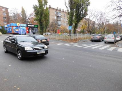 Ситилайт B в Киеве Примаченко Марии ,бульв. 1/27, бульварная часть фото 1
