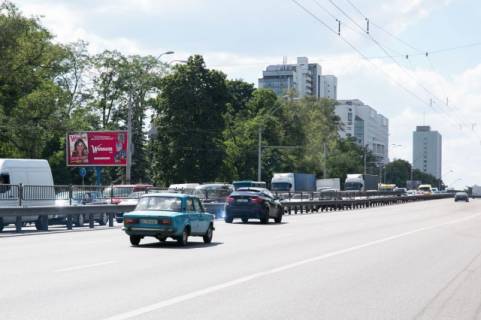 Prismatron, Prism B in Kyiv, 6x3  Peremogi prosp. (Solom'ans'kij rajonnij sud mista Kieva, Universal Bank), perehresta z Polkovnika Sutova st., v napramku stancii metro Berestejs'ka - 293155 Photo 1