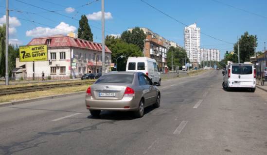 Билборд B в Киеве, 6x3  Автозаводська вул., 83 (ЖК "Бережанський, Аптека 36,6), в напрямку Полярна вул. фото 1