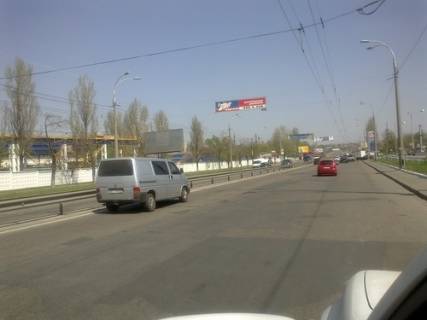 Билборд B в Киеве Лугова вул., 13, навтпроти ТРЦ Караван (Ашан, ОККО), в напрямку Богатирська вул. фото 1