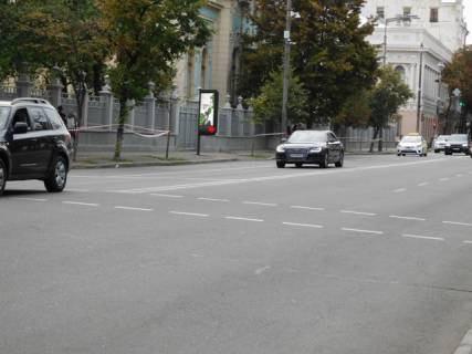 Скроллер B в Киеве Грушевського Михайла вул., 22 (Верховна Рада УкраЇни), в напрямку метро Поштова пл. - 160529 фото 1