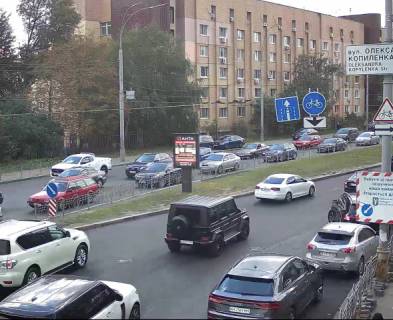Видеоборд A у Києві, 1.2x1.8  вул. Генерала Алмазова (Кутузова) ., 43/11, ("Альфа Банк", клініка "Амеда"), розподілювач, в напрямку до площі Лесі Українки - 394142 Фото 1