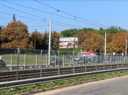 Білборд, Бігборд (Борд)  B у Києві, 6x3  Покотило В. вул. -  Василя Доманицького вул. (Генерала Потапова)., (Зупинка, Світлофор, парк "Юність", АТБ-маркет, ПриватБанк, магазин "Сільпо"), в напрямку просп. Леся Курбаса (50-річчя Жовтня). Фото 1