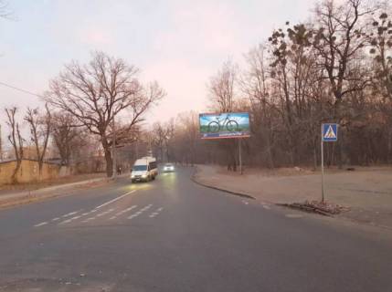 Билборд A в Киеве, 6x3  Саратовська вул., 61 (АЗС Авіас-Плюс), в напрямку бульвар Павла Вірського. (кол. Саратовська вул.) фото 1