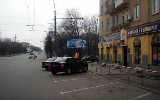 Билборд A в Кривом Роге Ракітіна вул. (Ногіна вул.) (Пошта, "Швидко та смачно", автозапчастини "Гараж", меблі "АртЛайн"), в напрямку центра міста фото 1