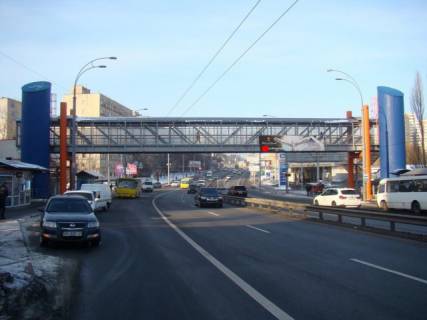 Нестандарт A в Киеве, 2x8  Міст пішохідний по Миколи Голего вул. (Лебедєва-Кумача). в напрямку ст.м. "Шулявська" фото 1