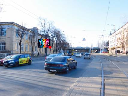 Video Billboard B in Kyiv, 3.14x2.3  Kirilivs'ka (Frunze) st. 107 - 430377 Photo 1