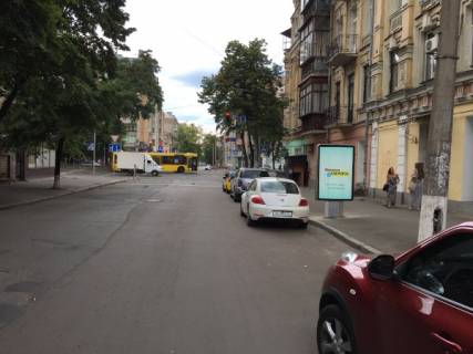 Сiтiлайт A у Києві, 1.2x1.8  Волоська вул., 28/40 (Банк Ощадбанк, кафе Портер Паб 2), в напрямку до вул.Верхній Вал Фото 1
