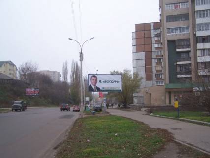 Билборд A в Черкассах, 6x3  вул. Володимира Великого (кол. Гагаріна)., 95 в центр (ТЦ "ДнепрПлаза", маркет "Велика Кишеня", "АТБ", ОщадБанк), в напрямку до центру фото 1