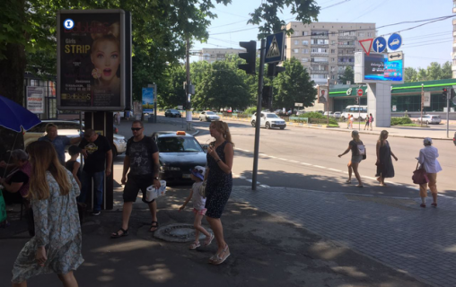 Ситилайт B в Николаеве, 1,2*1,8  Центральний просп. (Леніна просп.), 73 - Соборна вул. (Радянська)  /потрійний Сітілайт/ зупинка, БЦ,Vodafone фото 1